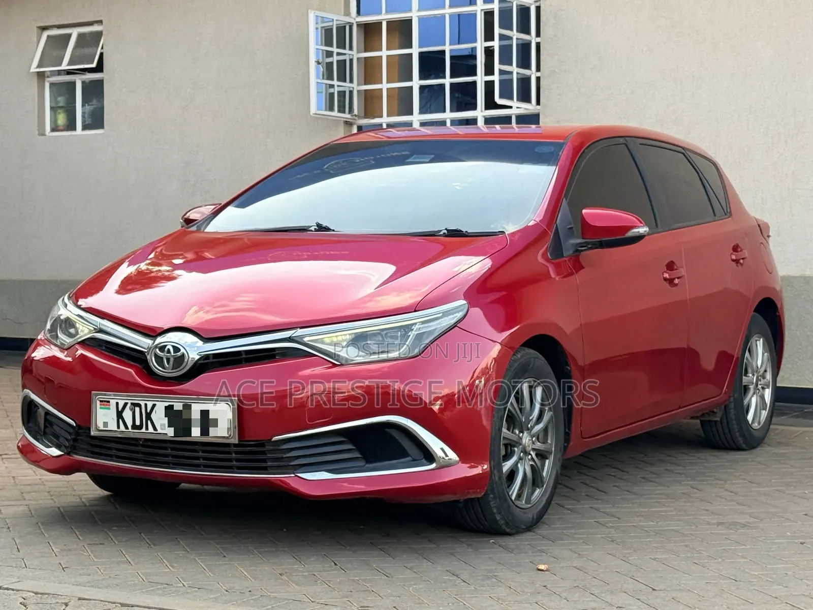 Toyota Auris 2016 Red