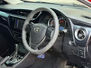 Toyota Auris 2016 Red
