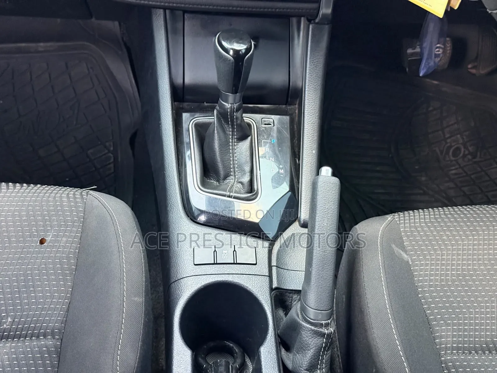 Toyota Auris 2016 Red