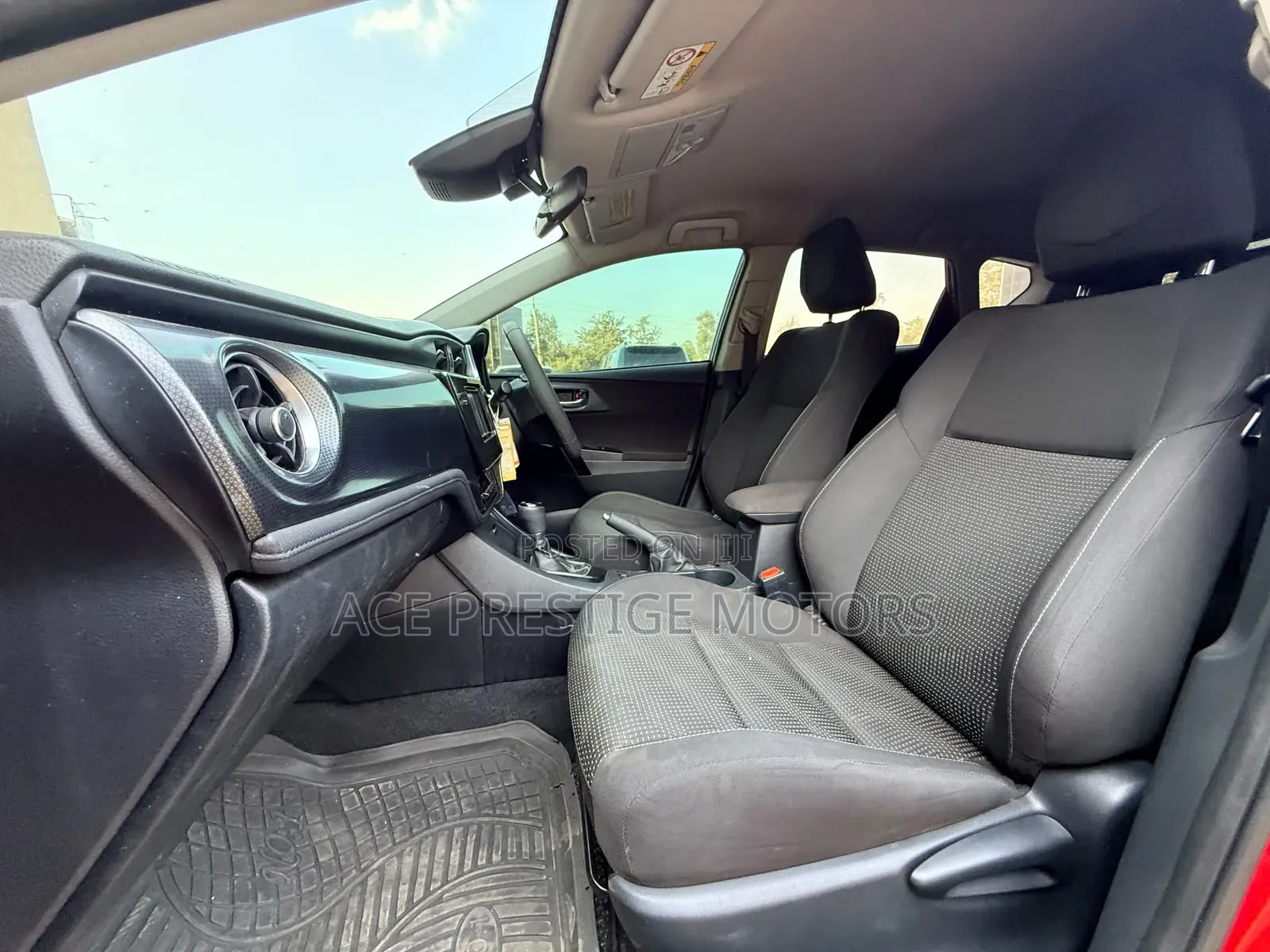 Toyota Auris 2016 Red