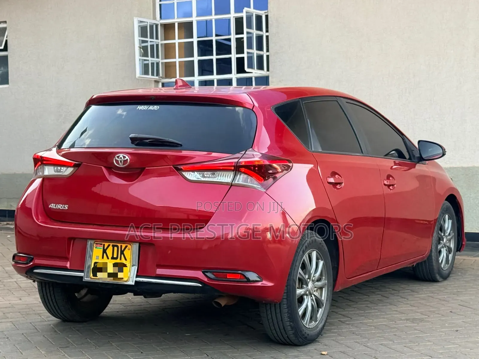 Toyota Auris 2016 Red