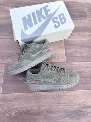 Nike SB Dunk Low X Supreme Olive Green