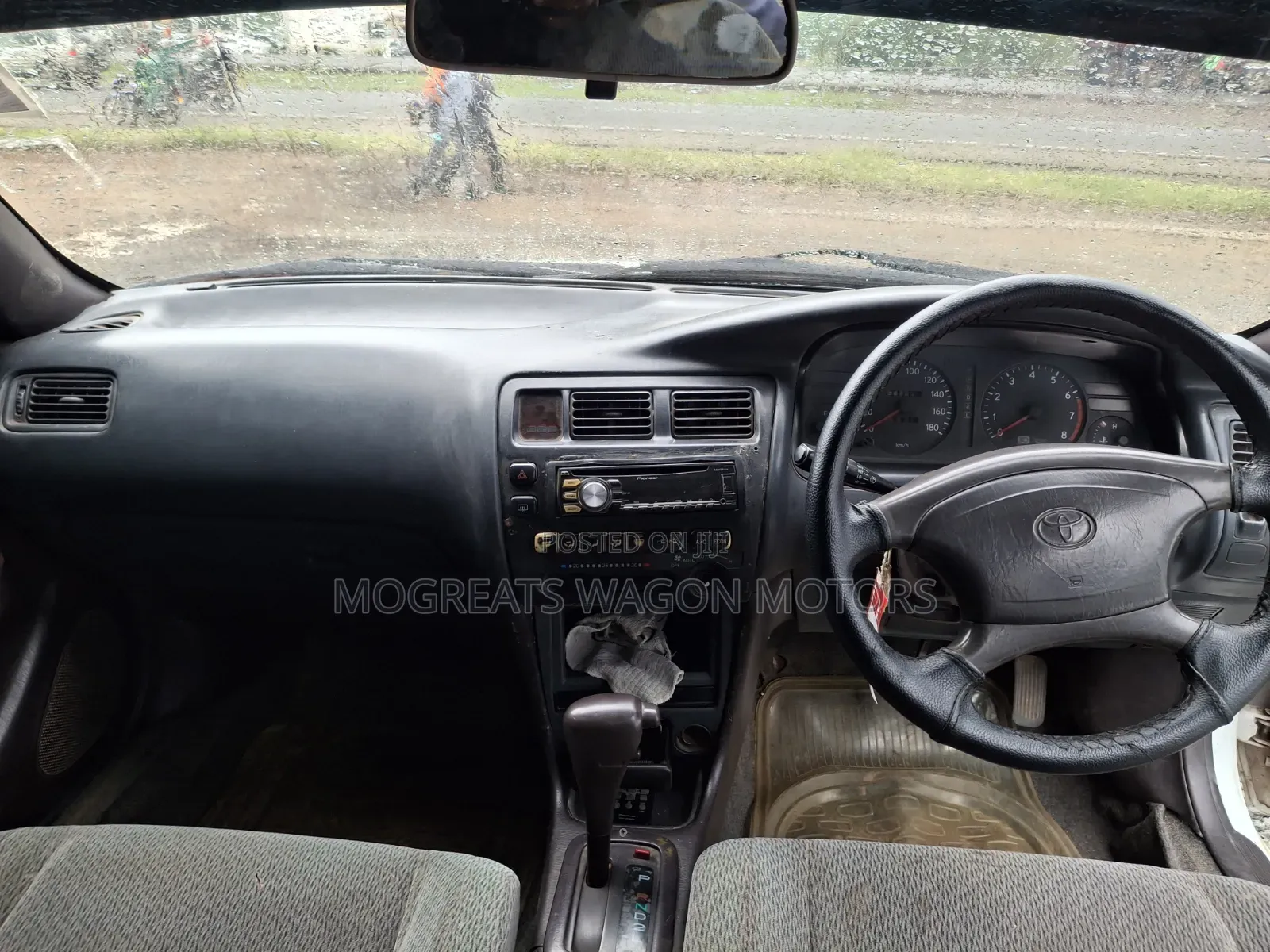 Toyota Corolla 1998 White