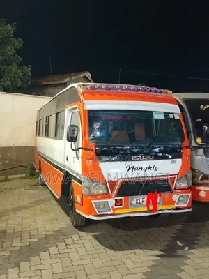 Isuzu NQR 2015 Orange