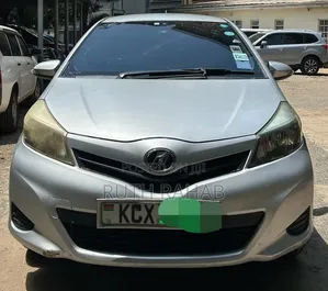 Toyota Vitz 2012 Silver