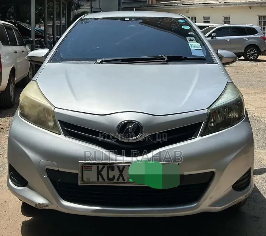 Toyota Vitz 2012 Silver