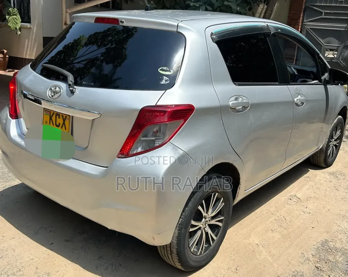 Toyota Vitz 2012 Silver