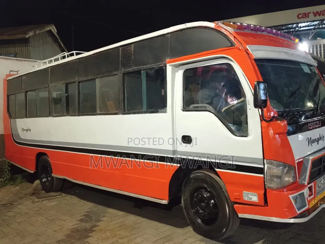 Isuzu NQR 2015 Orange