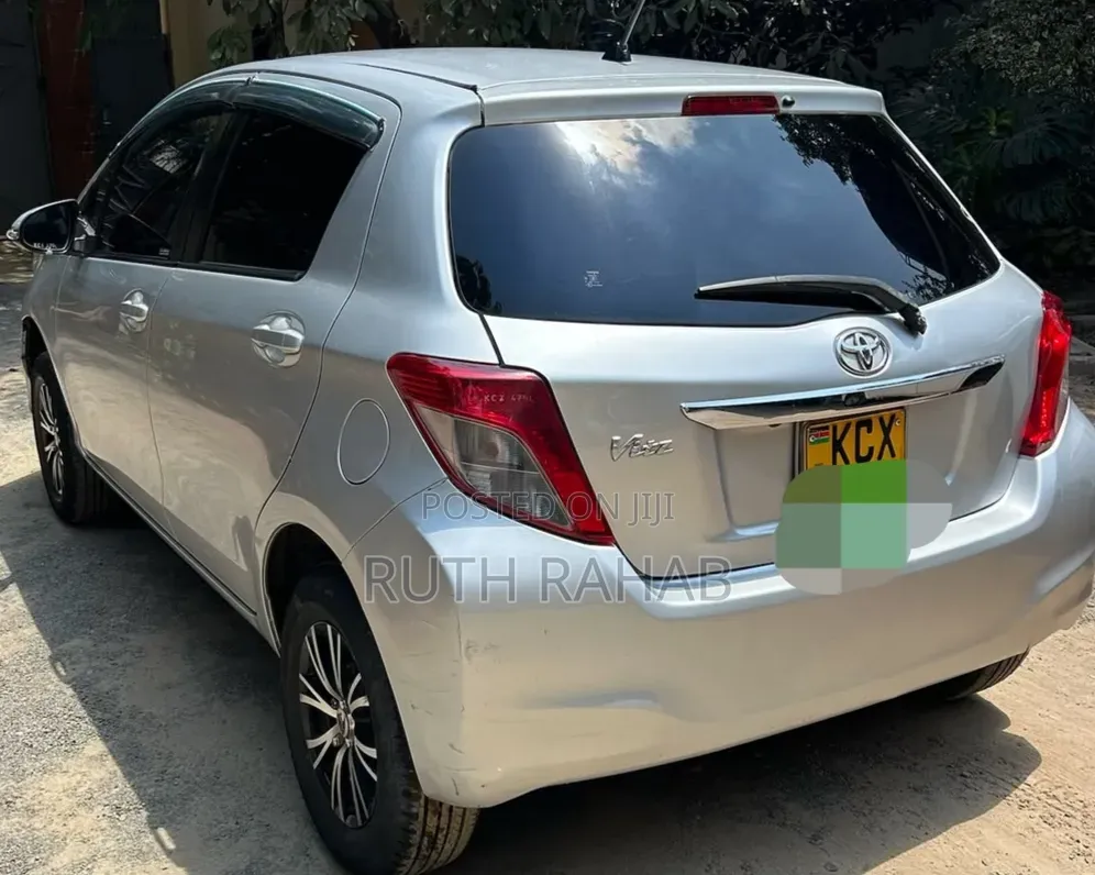 Toyota Vitz 2012 Silver