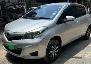 Toyota Vitz 2012 Silver