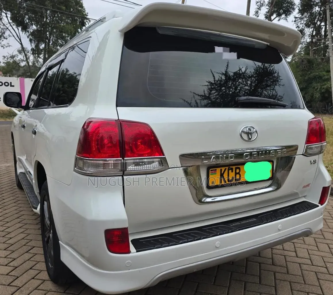 Toyota Land Cruiser 2008 White