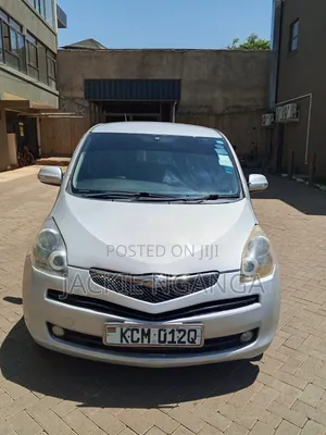 Toyota Ractis 2010 Silver