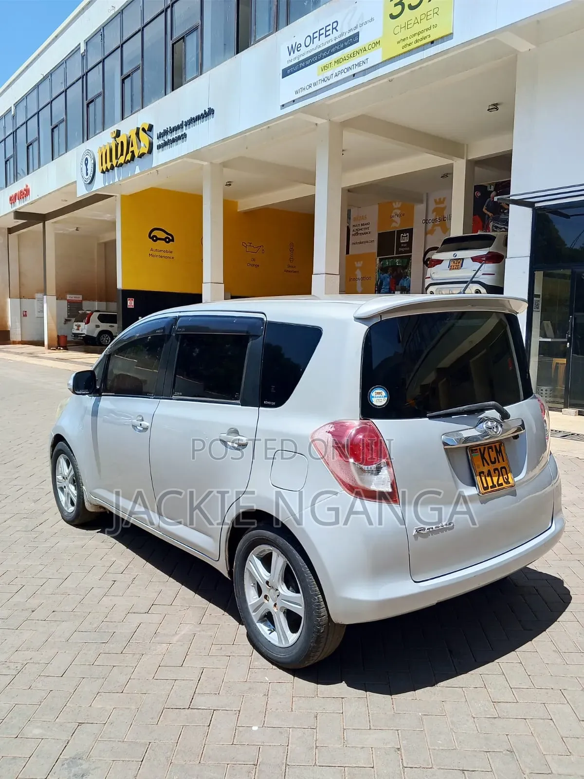 Toyota Ractis 2010 Silver