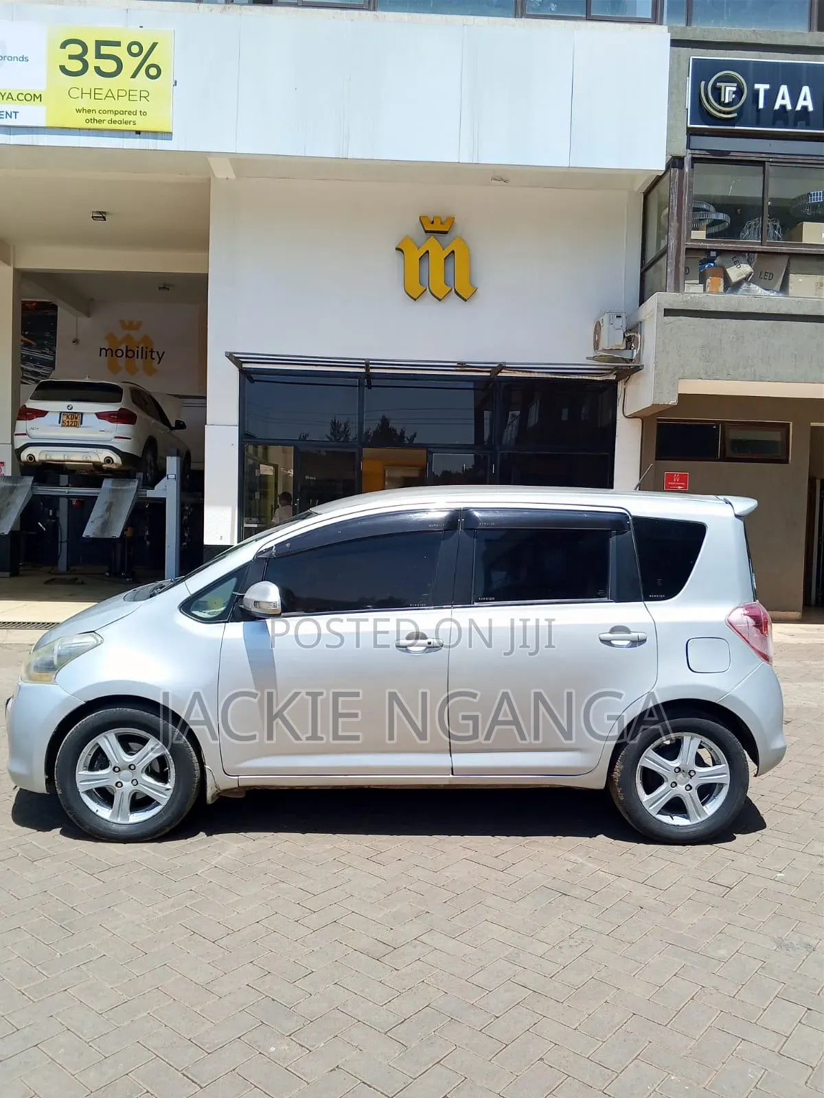 Toyota Ractis 2010 Silver