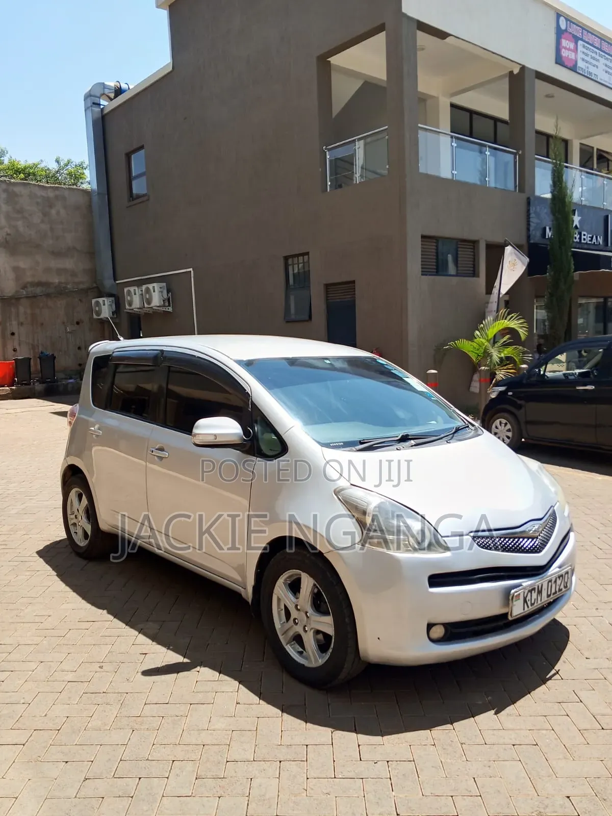 Toyota Ractis 2010 Silver
