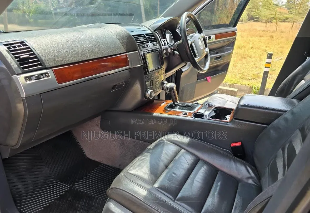 Volkswagen Touareg 2006 Gray