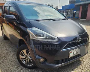 Toyota Sienta 2017 Blue