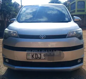 Toyota Spade 2015 Silver