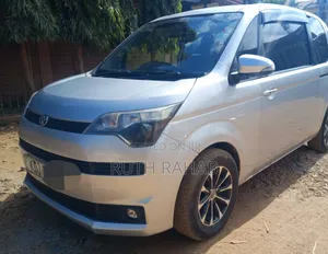 Toyota Spade 2015 Silver