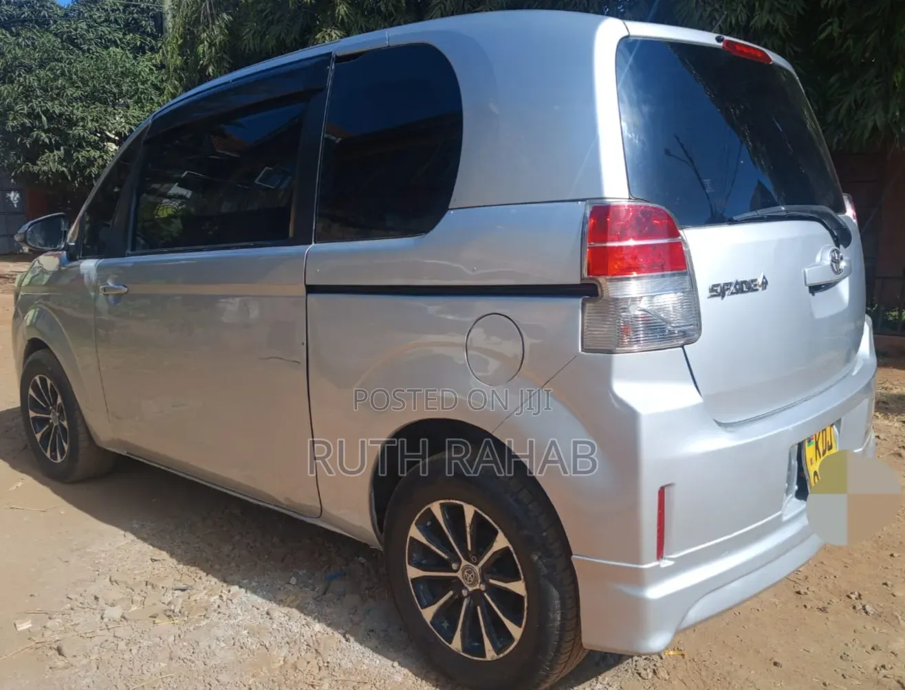 Toyota Spade 2015 Silver