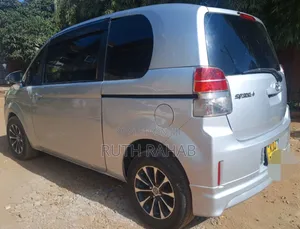 Toyota Spade 2015 Silver