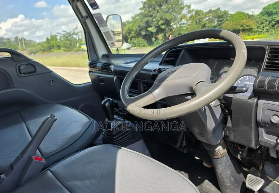 Isuzu NKR Local 2018 White