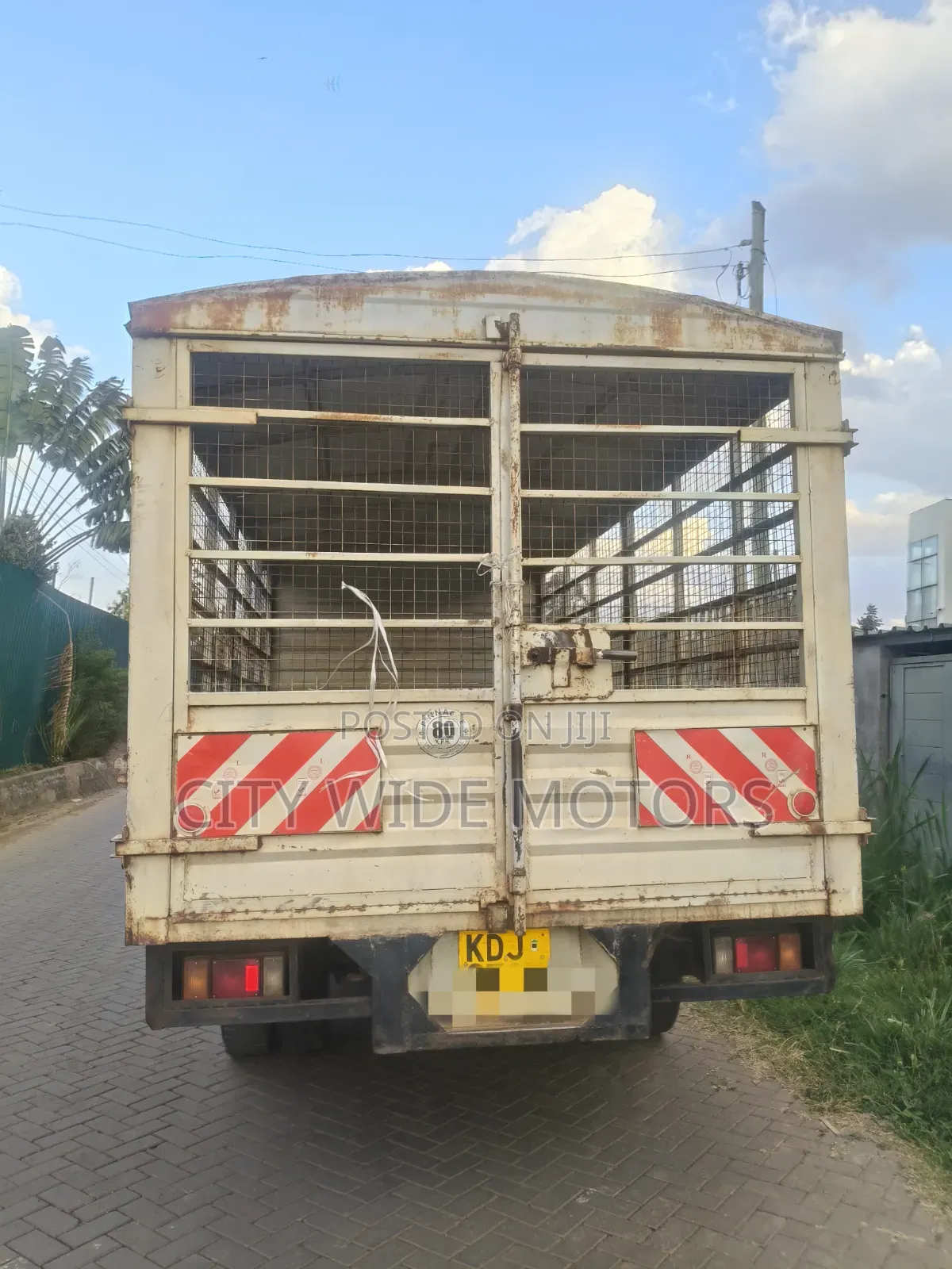 Isuzu NQR 2022