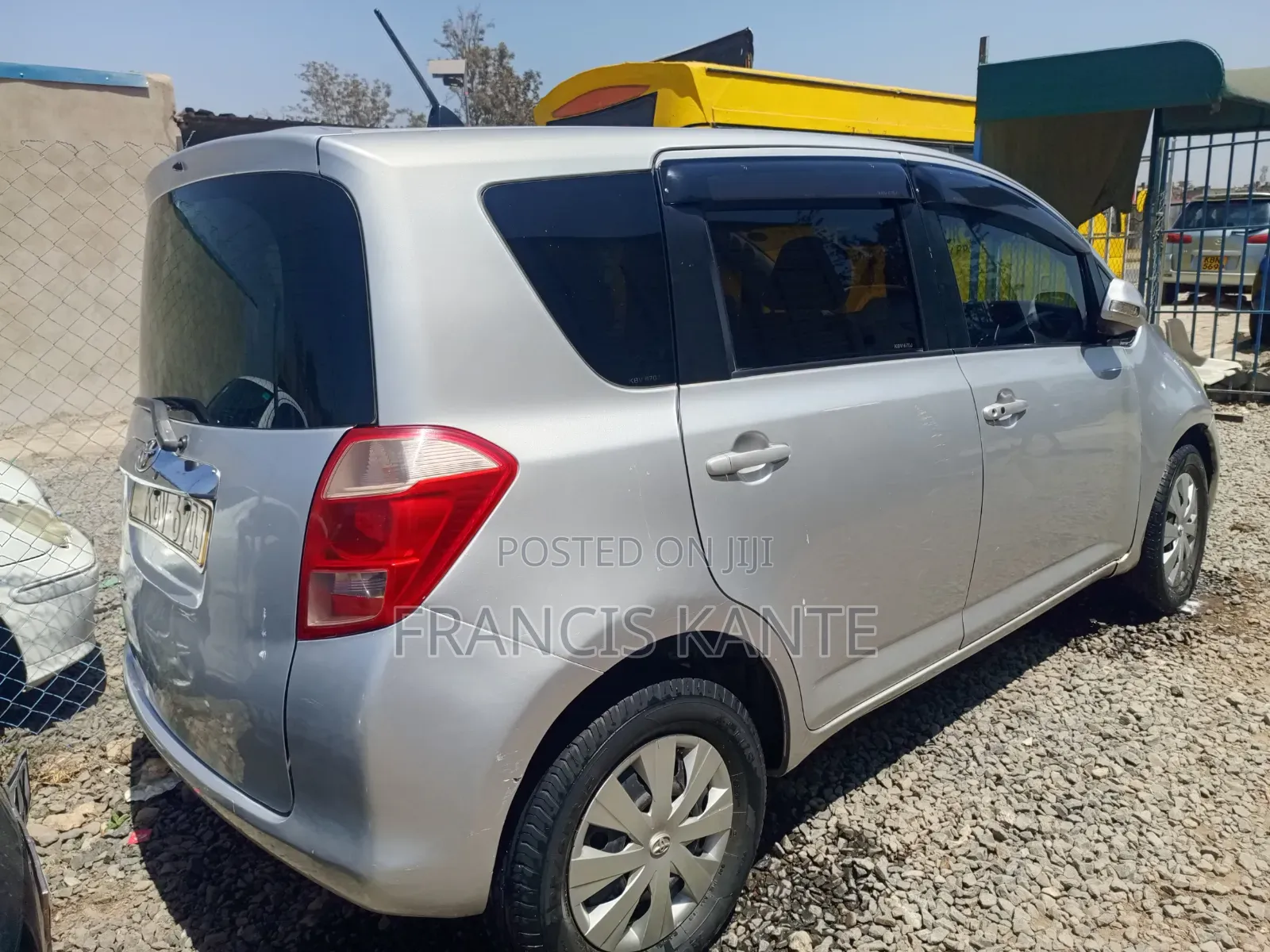 Toyota Ractis 2012 Silver