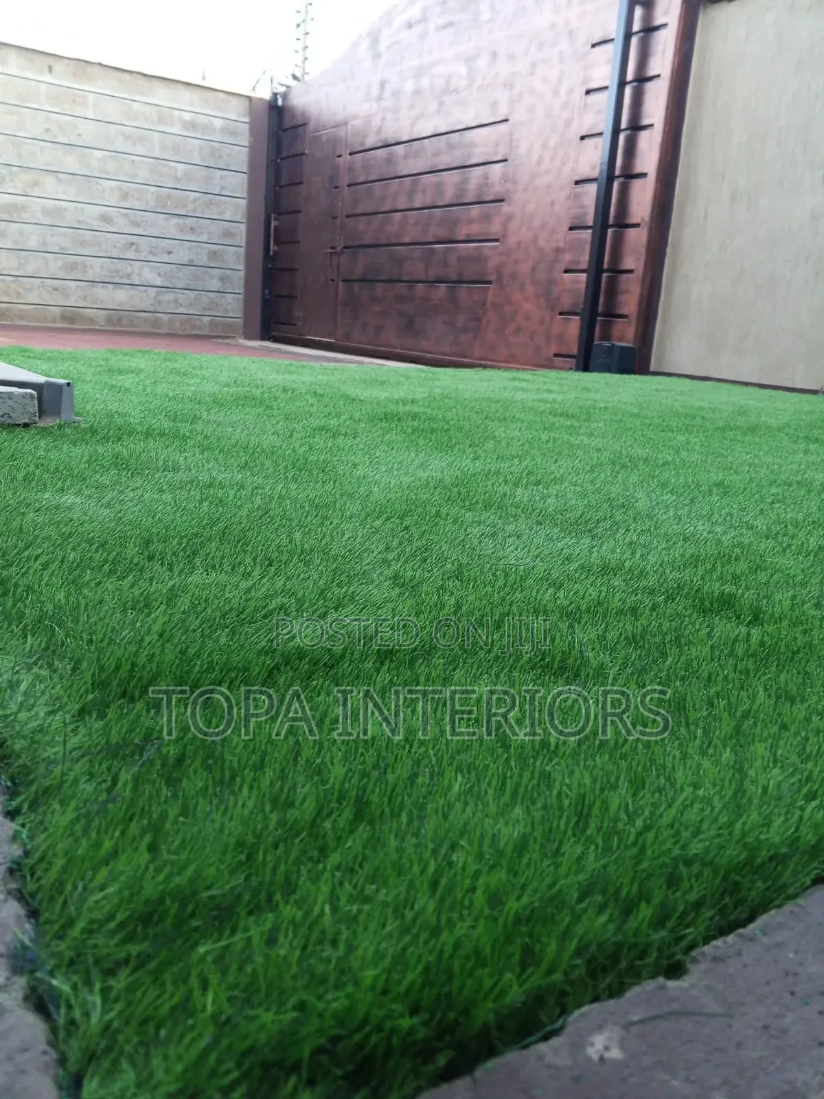 40m Fluffy Outdoor Grass Carpets With Drainage Enabled Backing