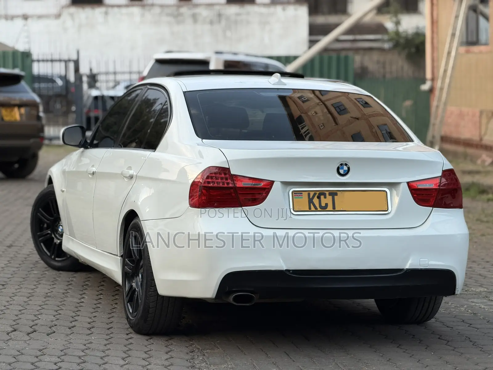 BMW 320i 2011 White