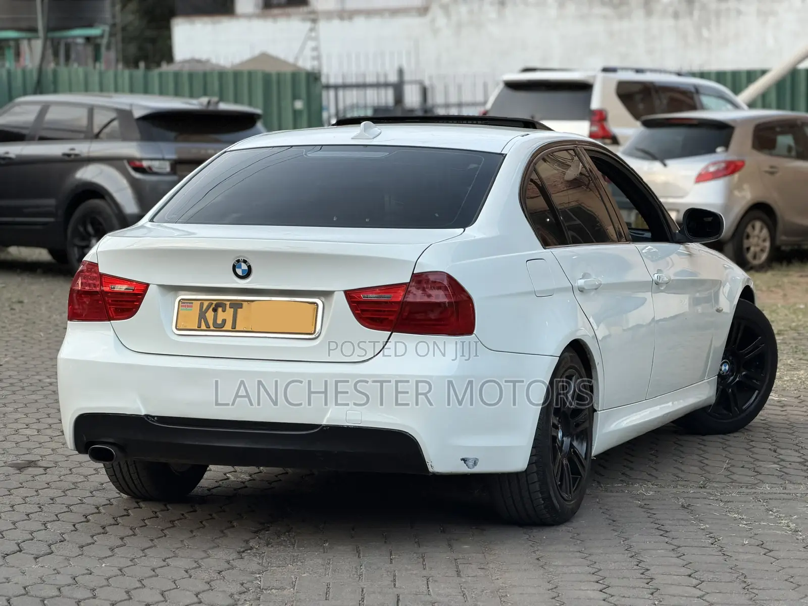 BMW 320i 2011 White