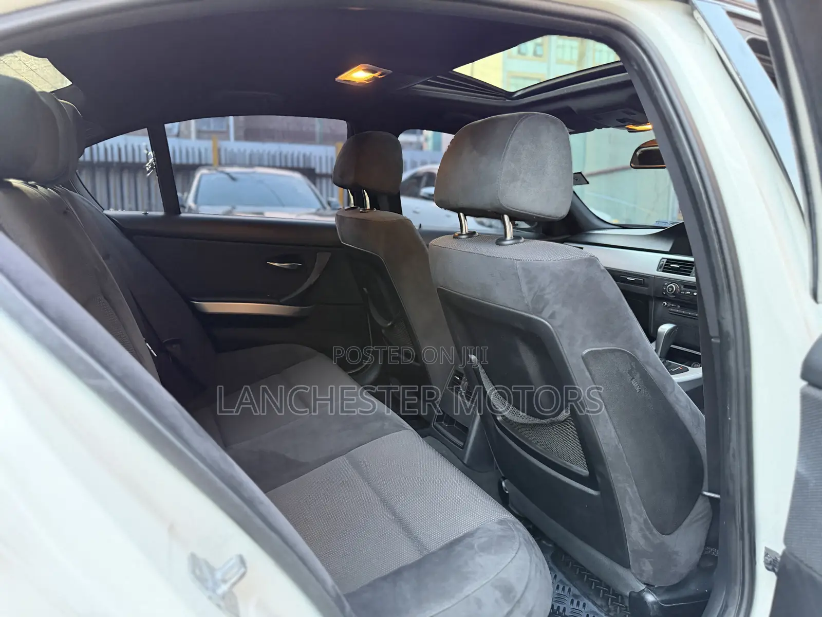 BMW 320i 2011 White
