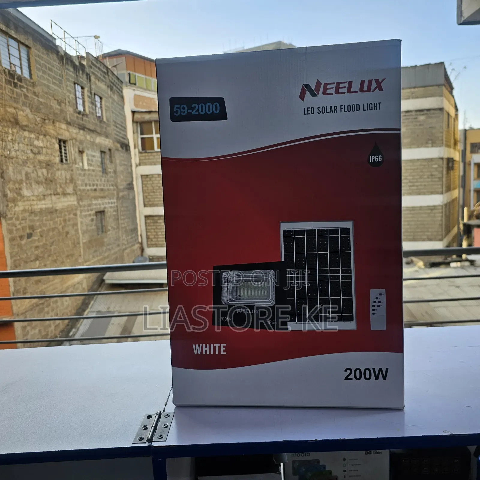Neelux 200W Solar Flood Light IP66 Outdoor LED Security Light