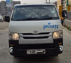 Toyota HiAce 2016 White