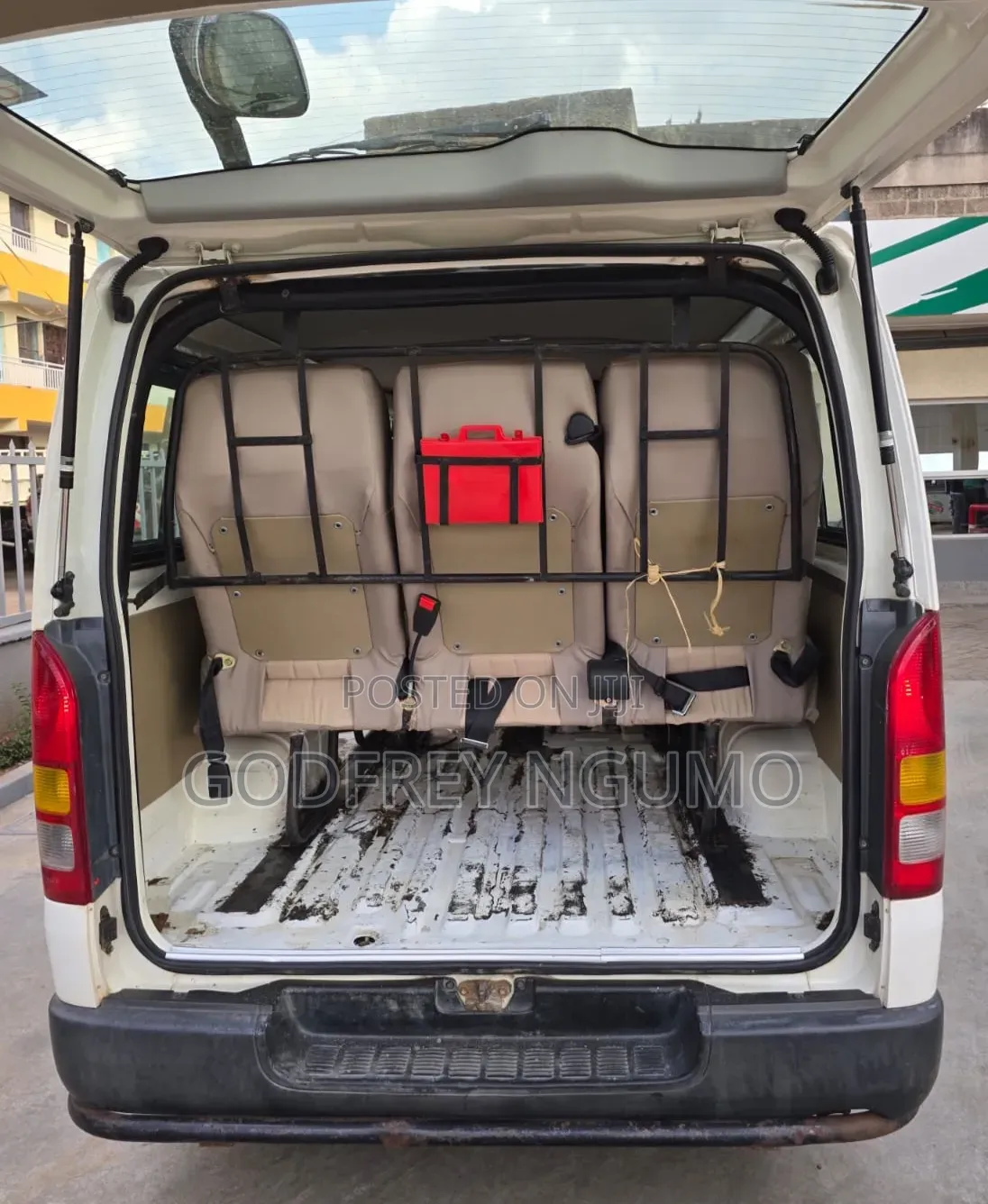 Toyota HiAce 2016 White