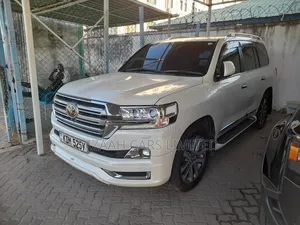 Toyota Land Cruiser 2016 White