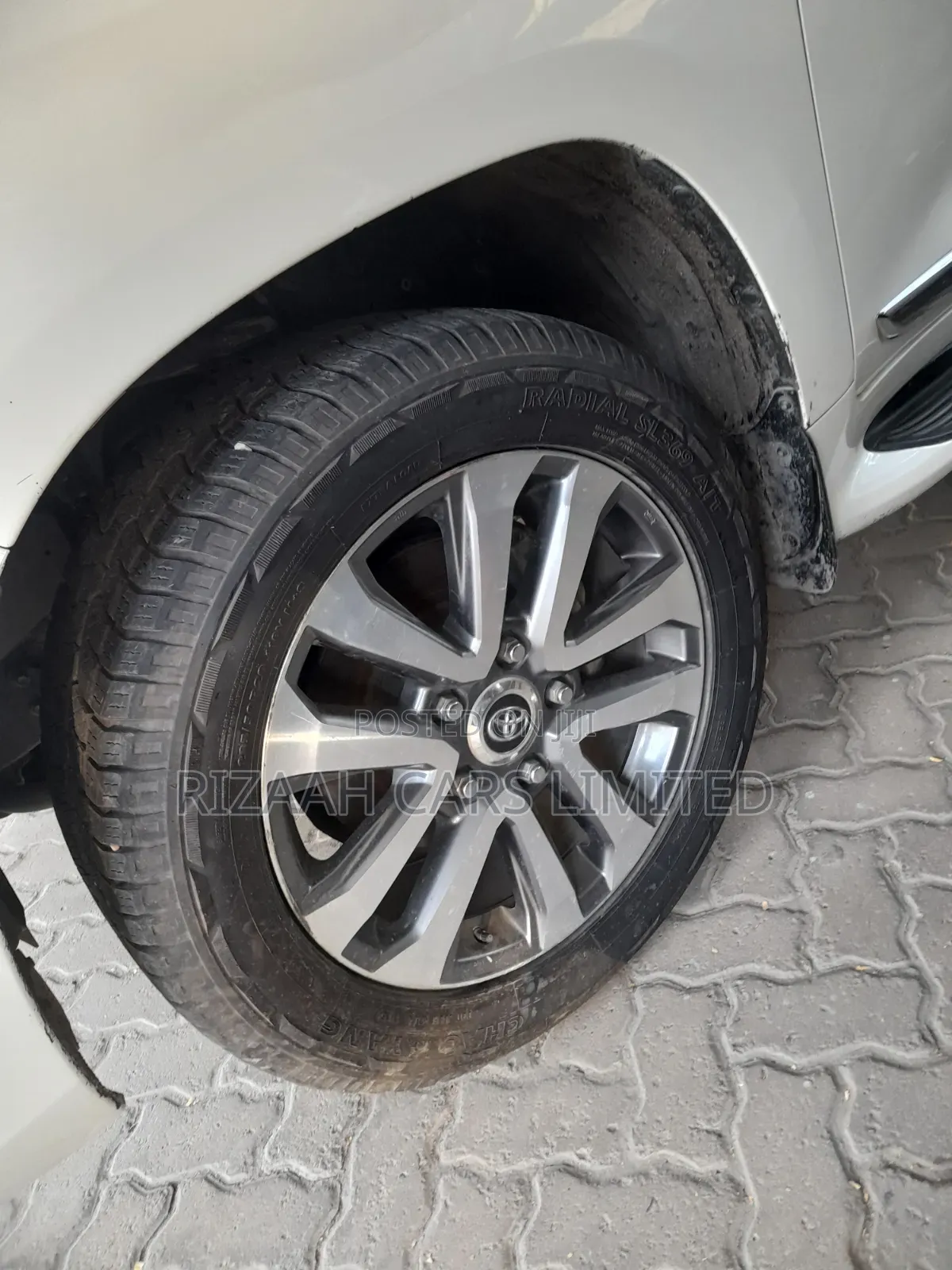 Toyota Land Cruiser 2016 White