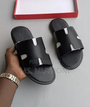 Hermès Izmir Sandals Sandals in Black and Textured White Leather 40-44