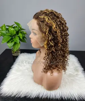 Highlighted Curly Lace Wig – Honey Brown