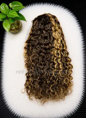 Highlighted Curly Lace Wig – Honey Brown