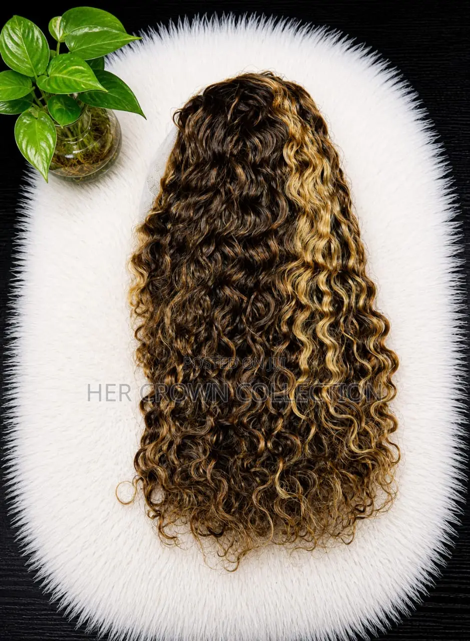 Highlighted Curly Lace Wig – Honey Brown
