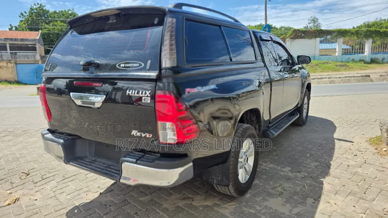 Toyota Hilux 2019 Black