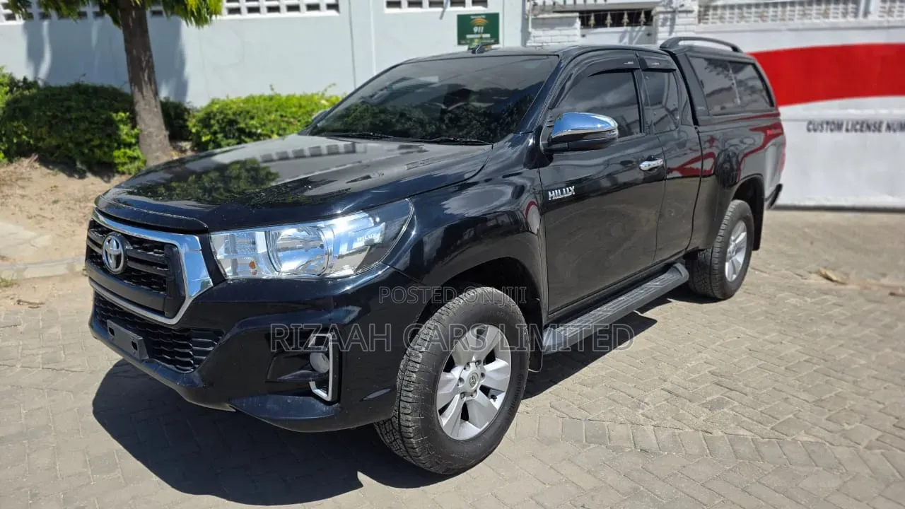 Toyota Hilux 2019 Black
