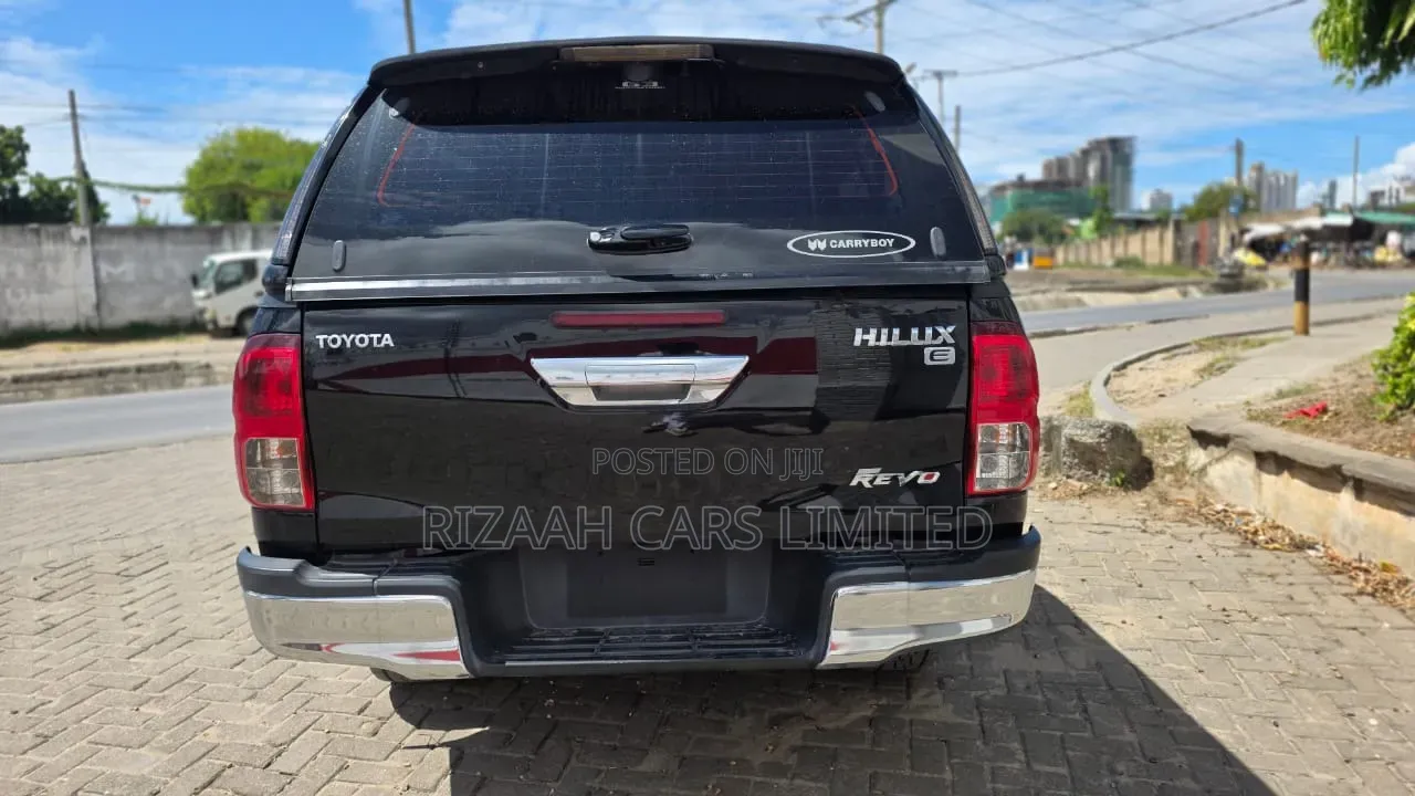 Toyota Hilux 2019 Black