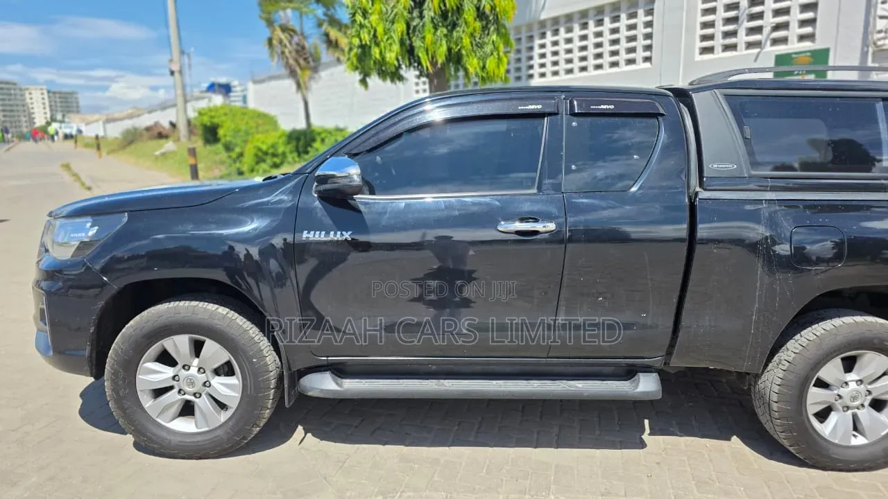 Toyota Hilux 2019 Black