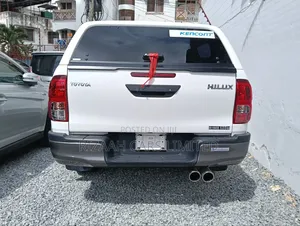 Toyota Hilux 2021 White