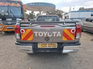 Toyota Hilux 2021 Gray
