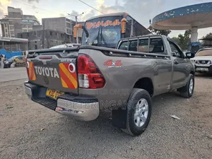Toyota Hilux 2021 Gray
