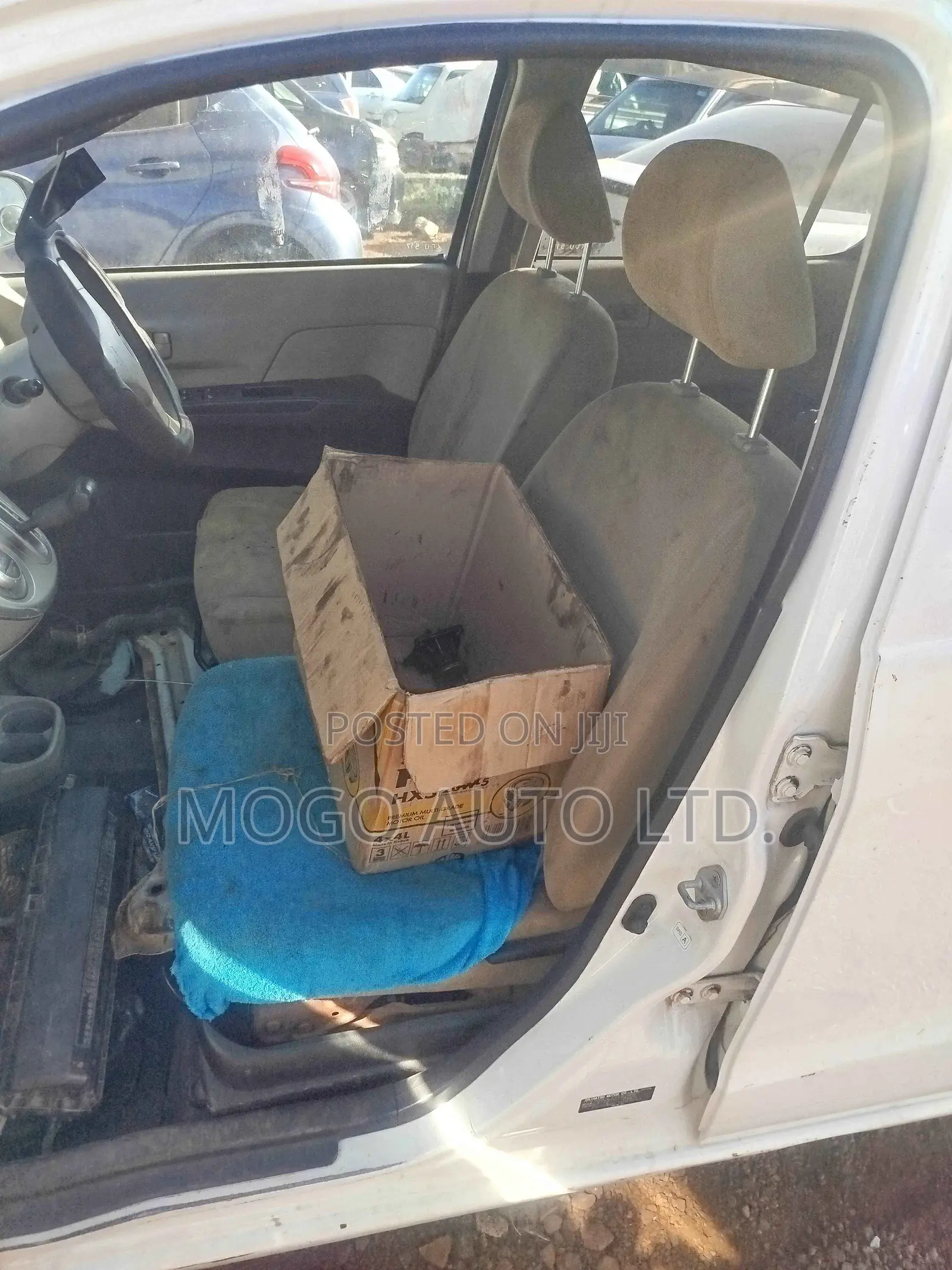 Daihatsu Mira 2011 White