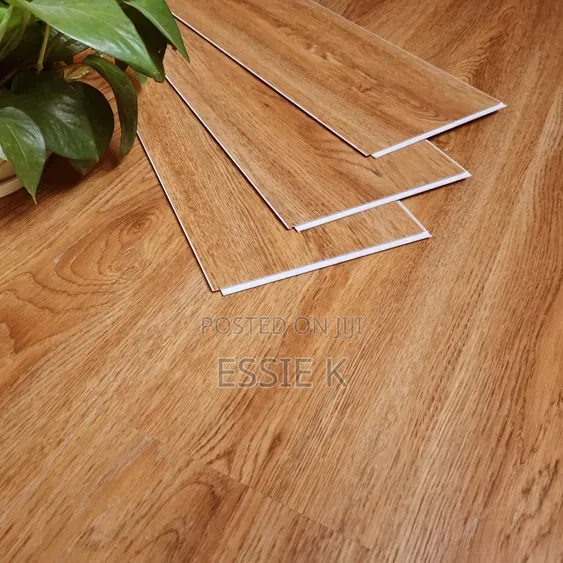 Scratch-Resistant SPC Woodlook Flooring